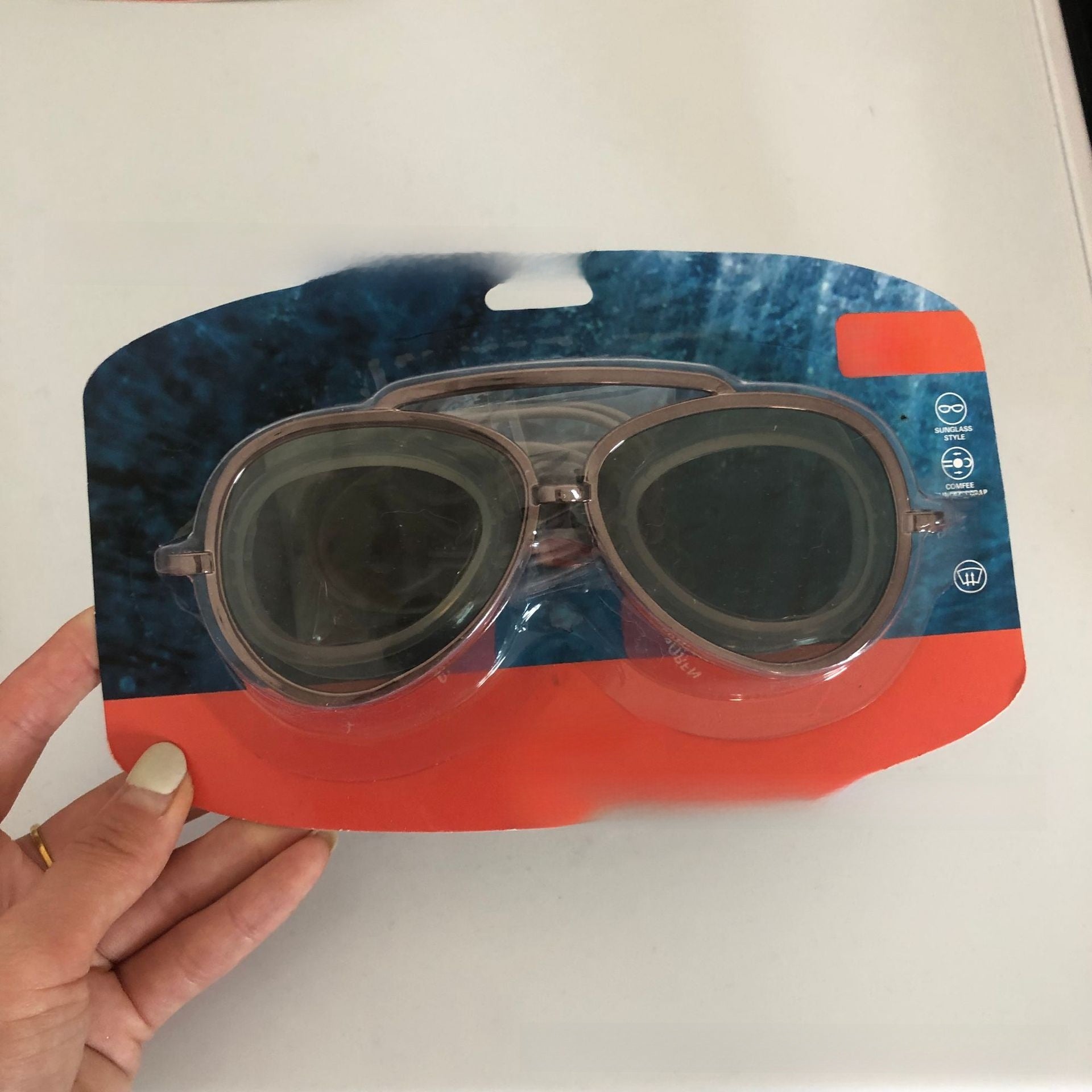 Full-view anti-fog swimming goggles