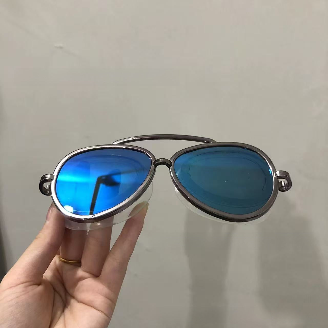Full-view anti-fog swimming goggles