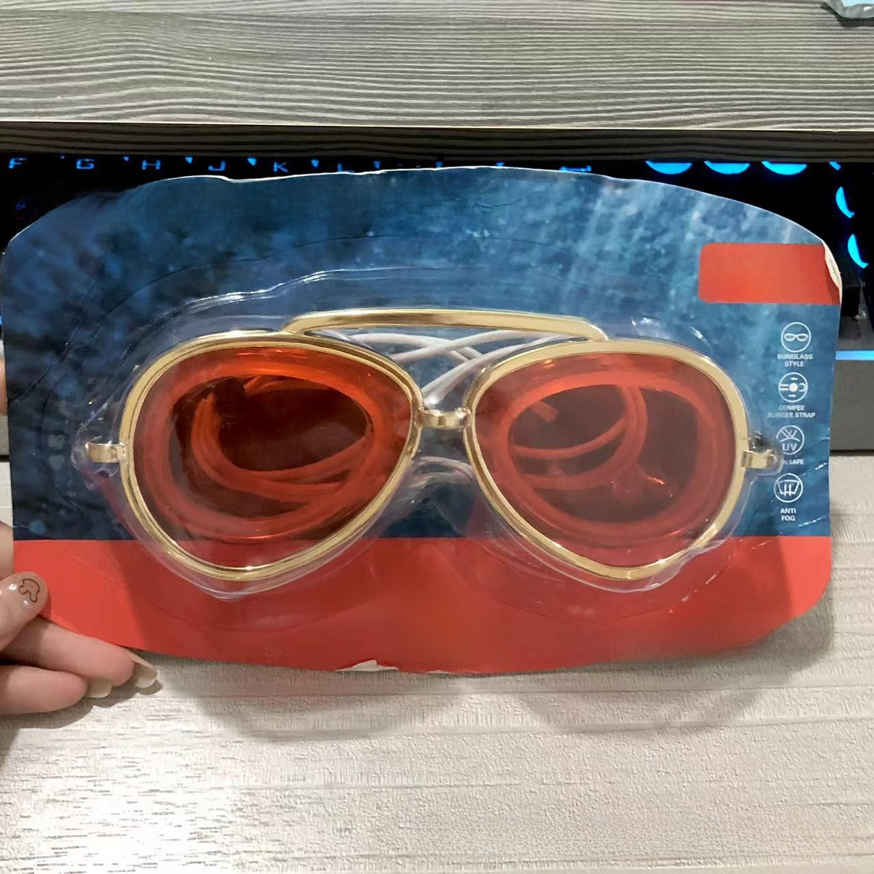Full-view anti-fog swimming goggles